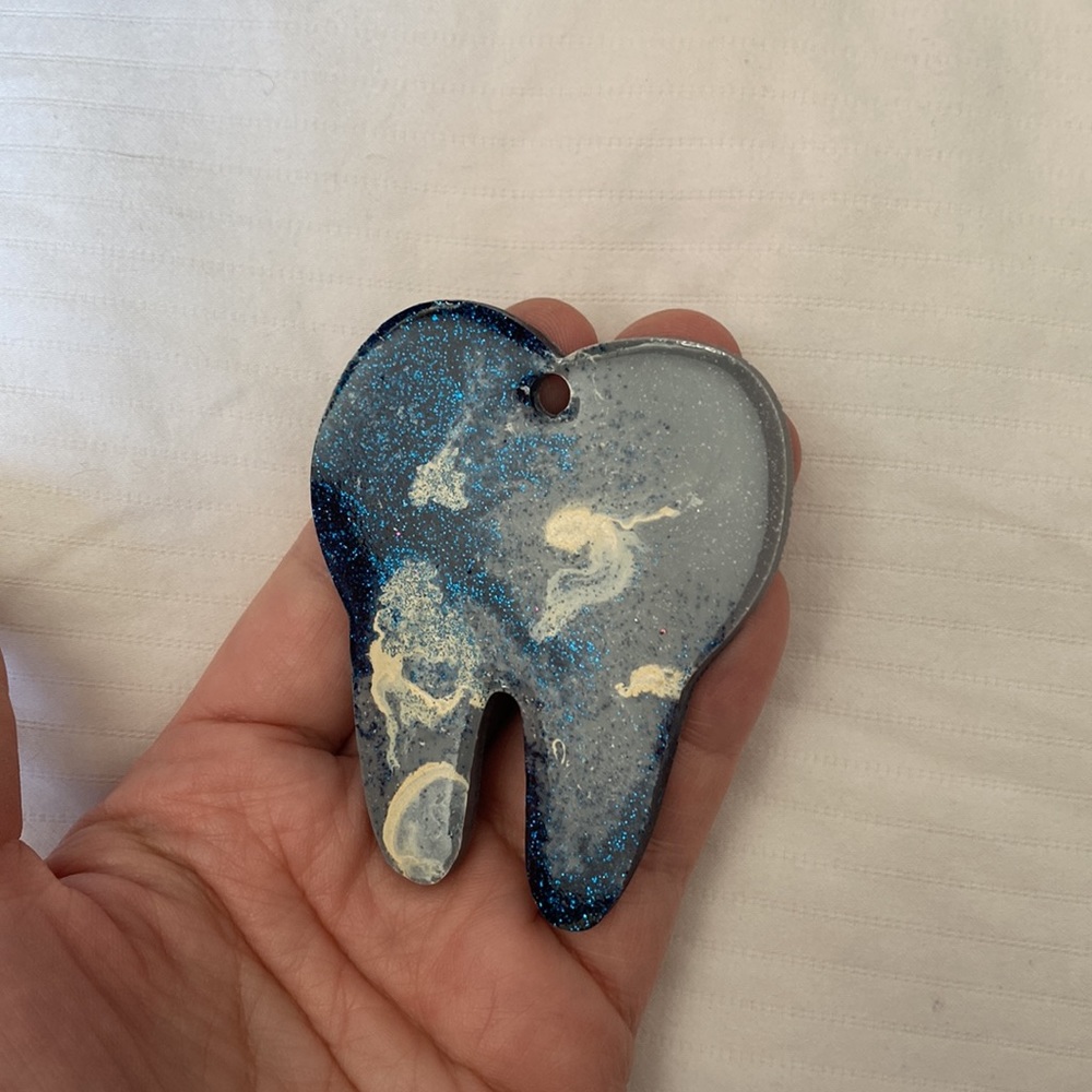 Handmade Resin Tooth Magnet - Picture 3 of 4
